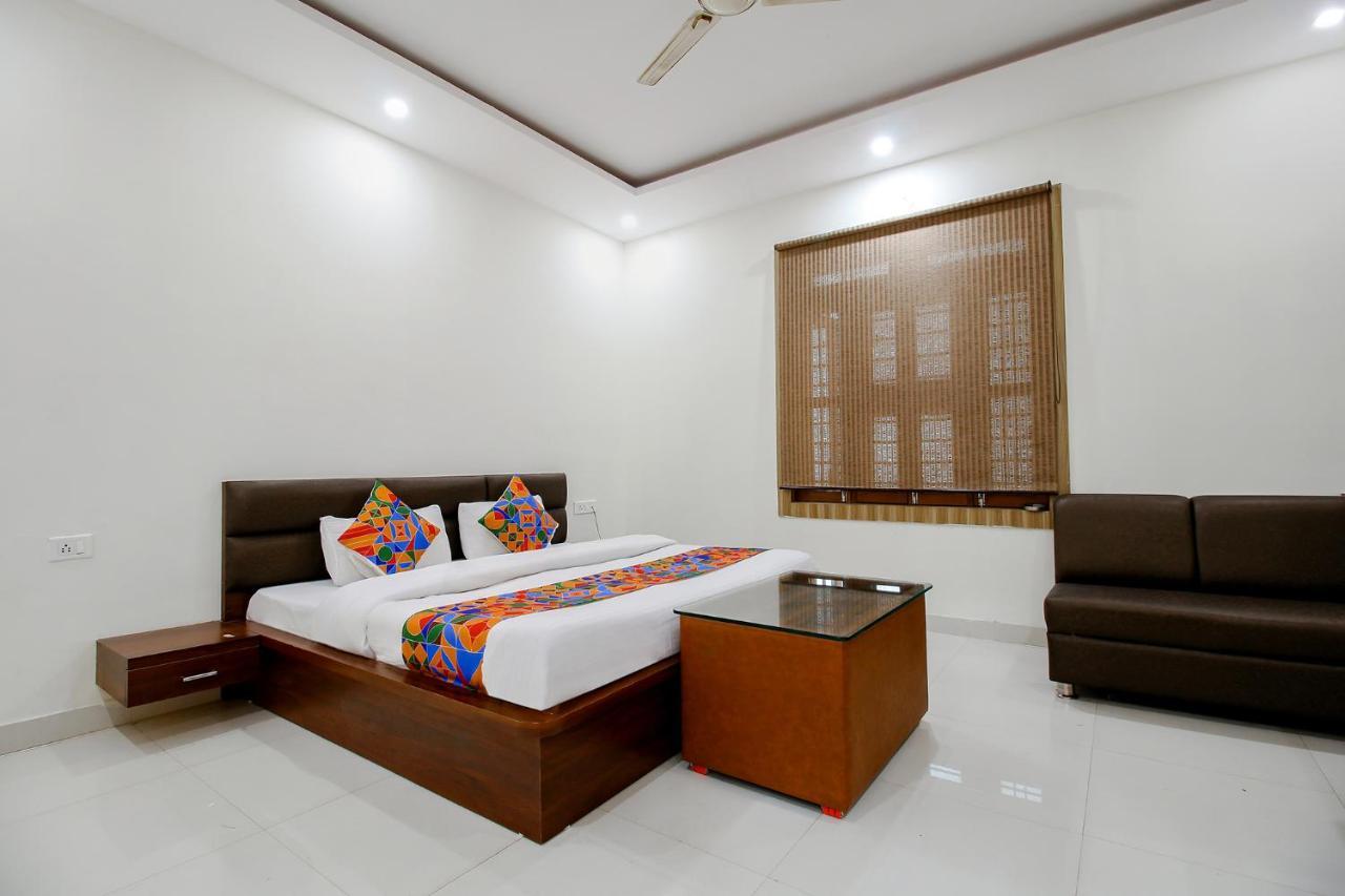 Fabexpress Yuvan Gouharganj Luaran gambar