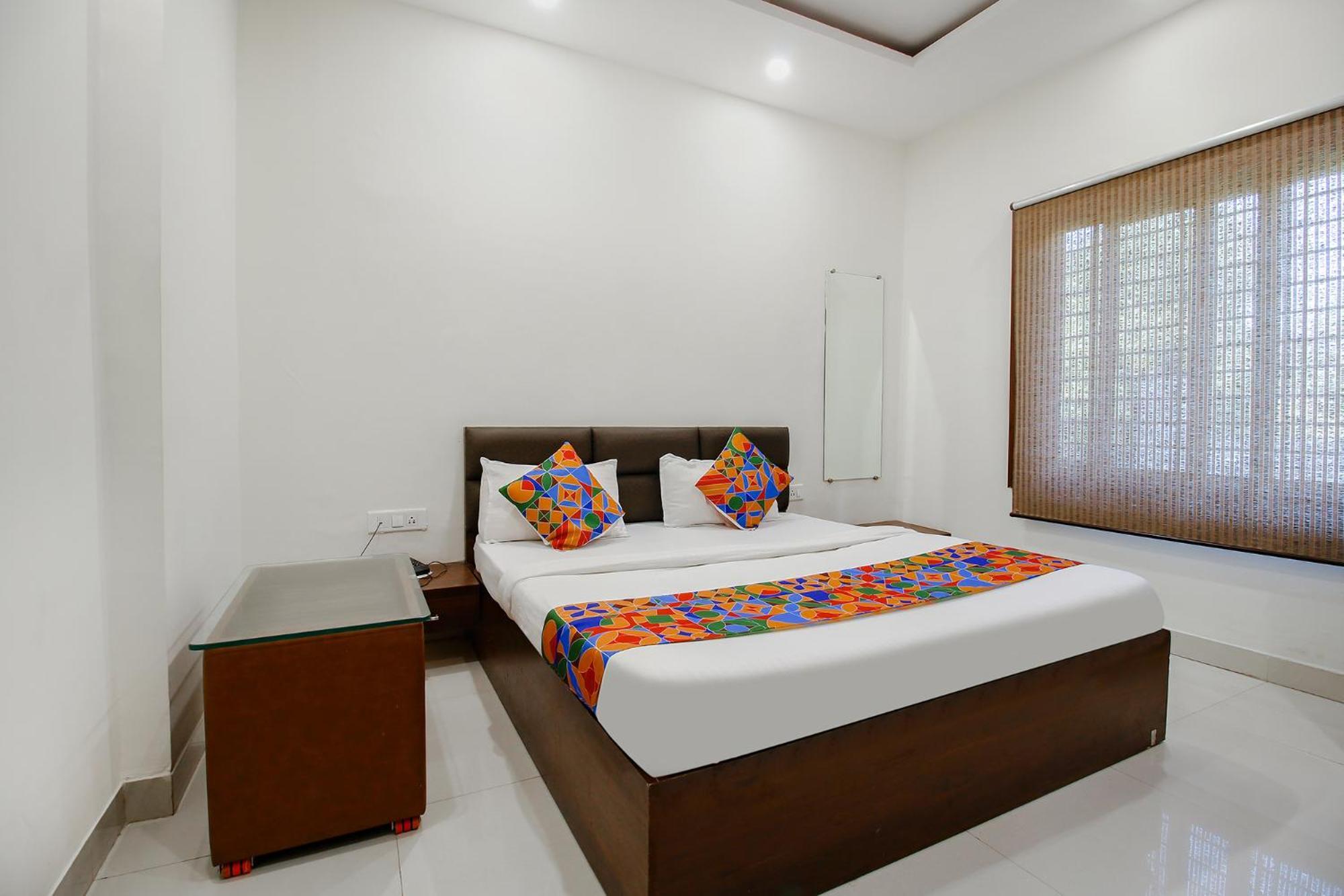 Fabexpress Yuvan Gouharganj Luaran gambar