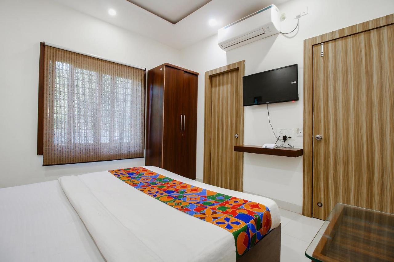 Fabexpress Yuvan Gouharganj Luaran gambar